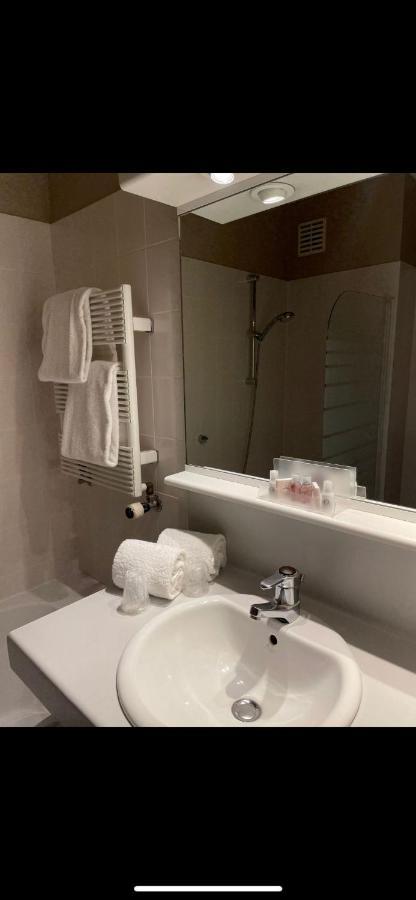 Park Hotel Airport Шарлеруа Экстерьер фото