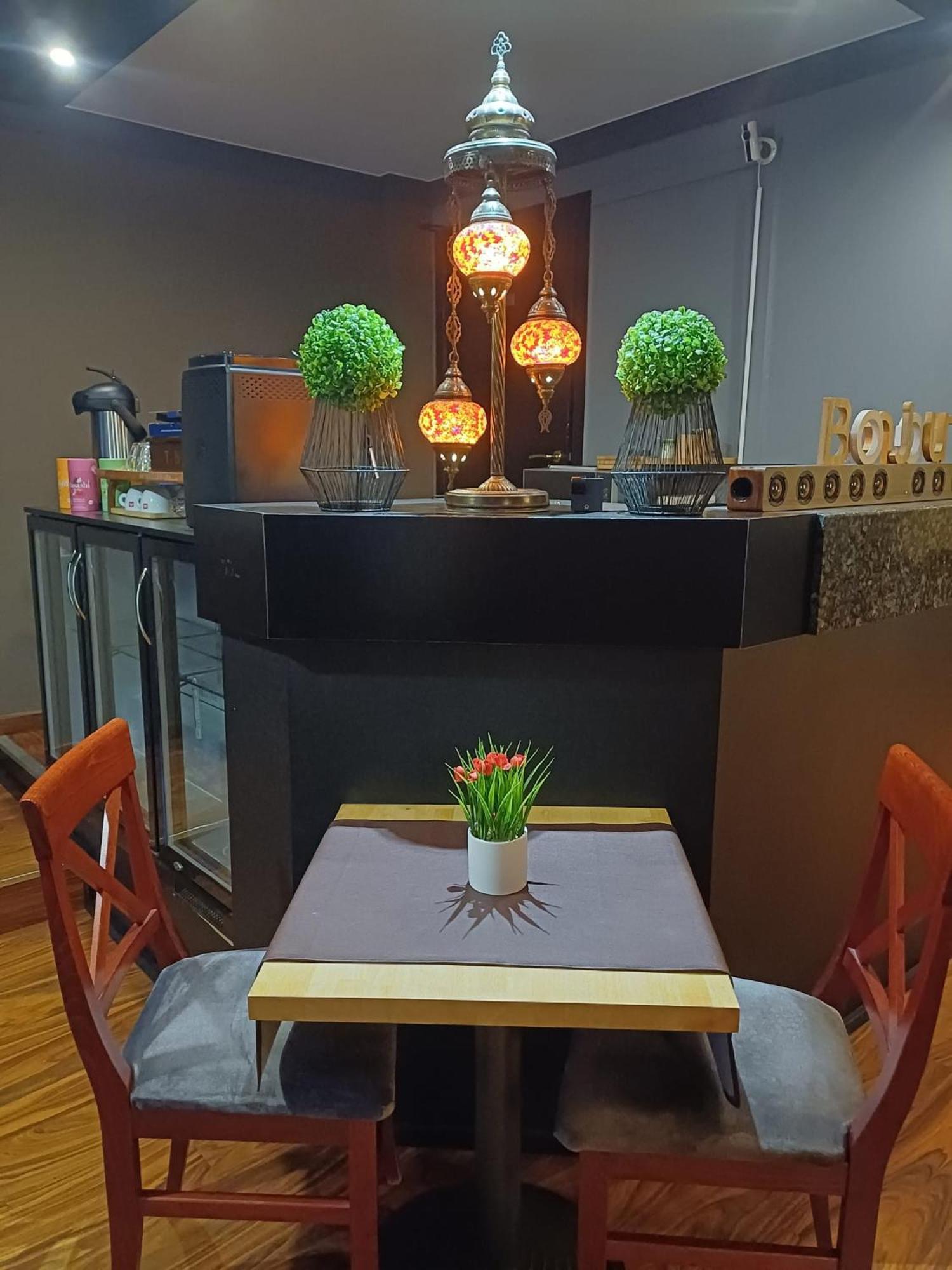 Park Hotel Airport Шарлеруа Экстерьер фото