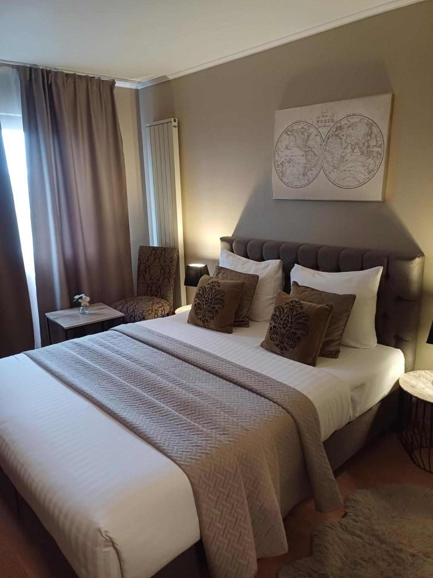 Park Hotel Airport Шарлеруа Экстерьер фото